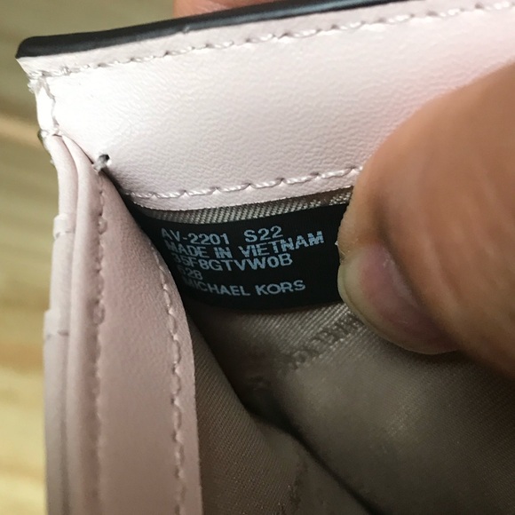 Michael Kors wallet🎈🎈 - Picture 7 of 7